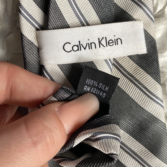 New Calvin Klein mens silk striped tie - Picture 2 of 2